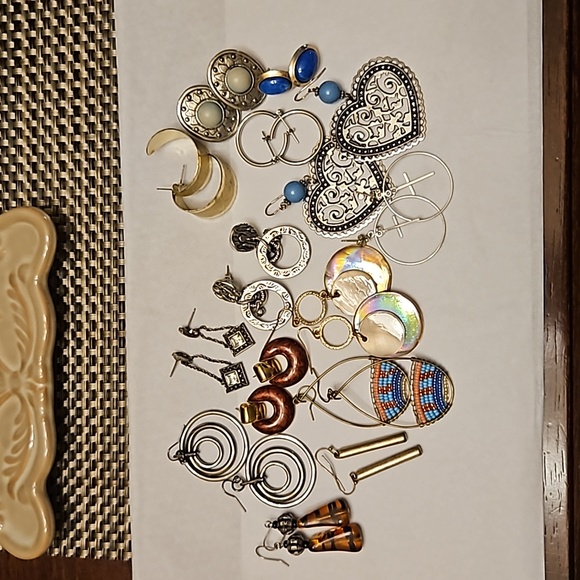 Lot of Earrings - 14 Pair - Picture 1 of 9